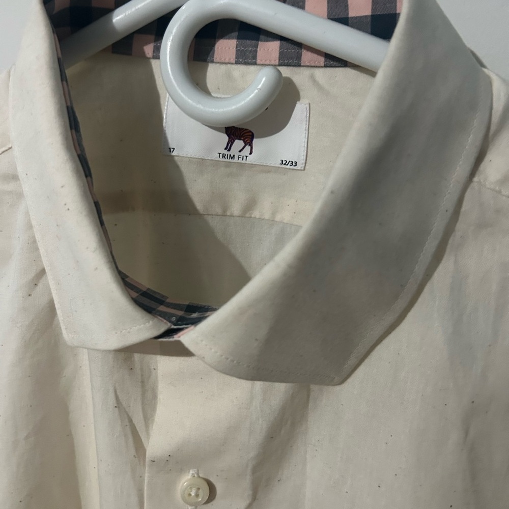 Cream Dress Shirt with Pointed Collar and Buttoned Cuffs - Picture 2 of 8